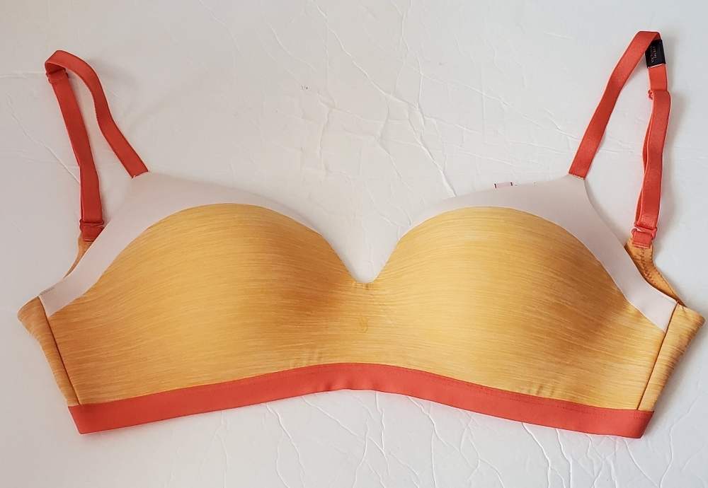 Nwt Victoria's Secret no wire sports bra 34D